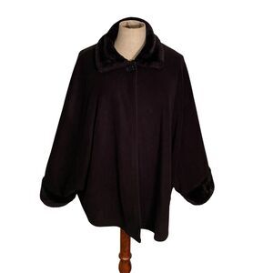 Argee  Missy Black Cape With Arms. One Size Fits All. Trimmed With Faux Fur.